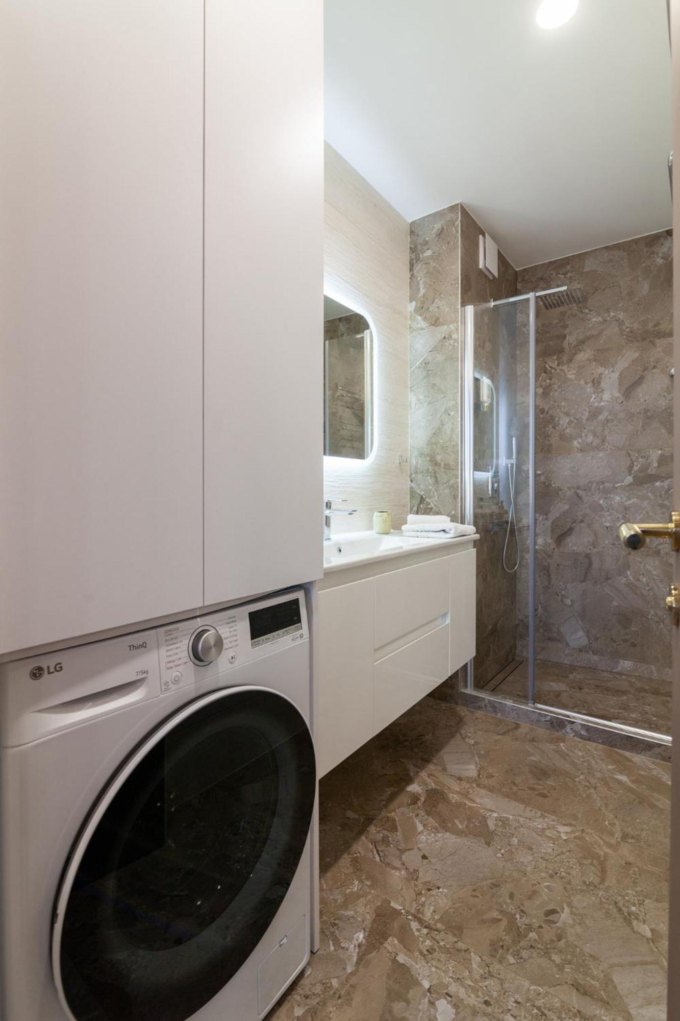 Royal Aparts Multi Lviv Ngoại thất bức ảnh